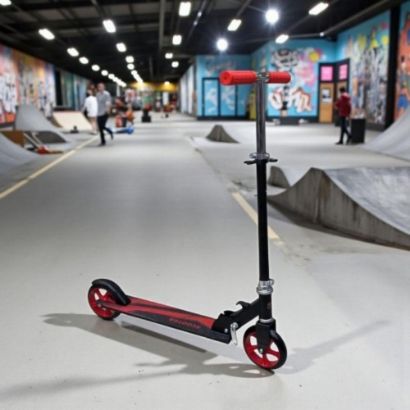 صورة سكوتر أطفال بعجلات ملونة